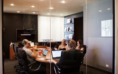 户外旅行直播封面图 - 主播在高原星空下的露营实况